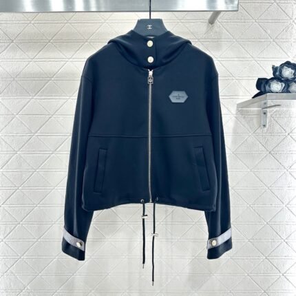 Presbyopia leather cuff buckle hooded jacket