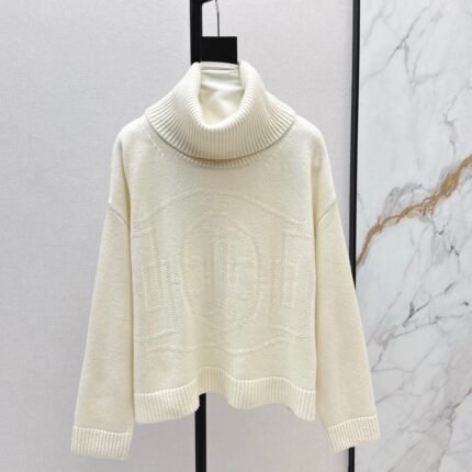 High neck cashmere sweater