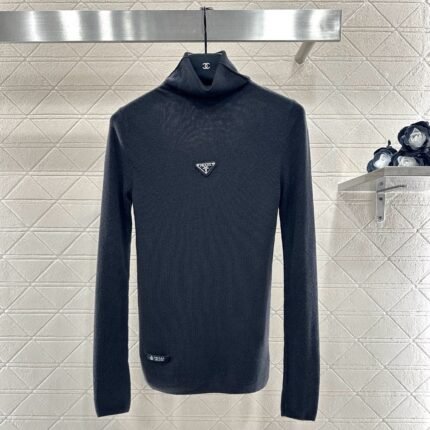 Tailored triangle logo high neck base shirt