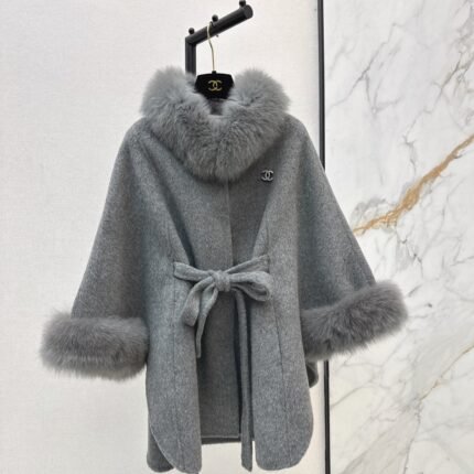 Fox fur decorative cloak coat