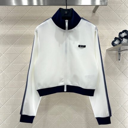 Color-blocked zip-up sporty jacket.