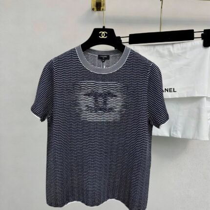 Striped knit short-sleeved shirt