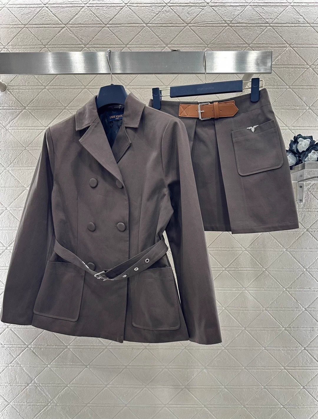 O1CN019H8Ds41t7e50zit01__4611686018427386943-53-xy_item_heic_Q90_jpg