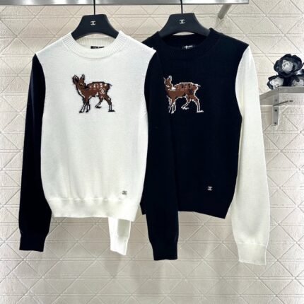 Round deer letter sweater