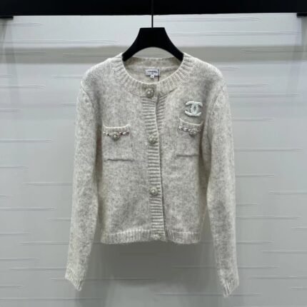 Double pocket round neck knitted cardigan