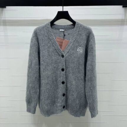 V-neck long sleeved cardigan