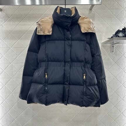 25 Detachable hooded waist-hugging mid-length down jacket