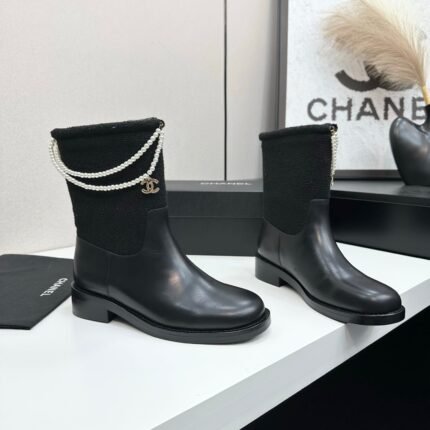 25 Pearl necklace decoration, thick soled short boots