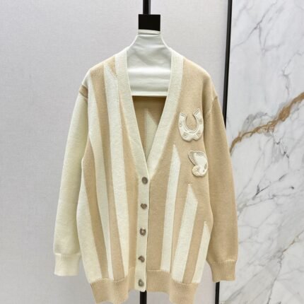 25 New premium V-neck knitted cardigan