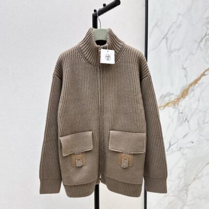 25 New Classic H-Pattern Decorative Pocket Wool Knitted Cardigan(GRAY/RED)