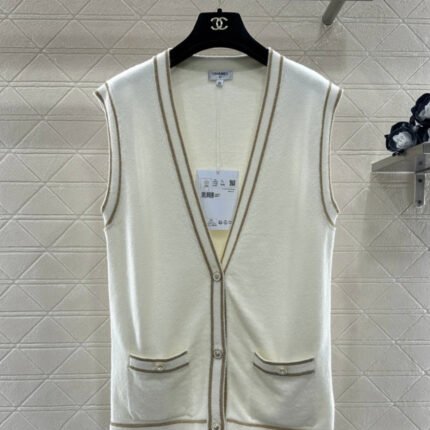 Knitted cashmere vest